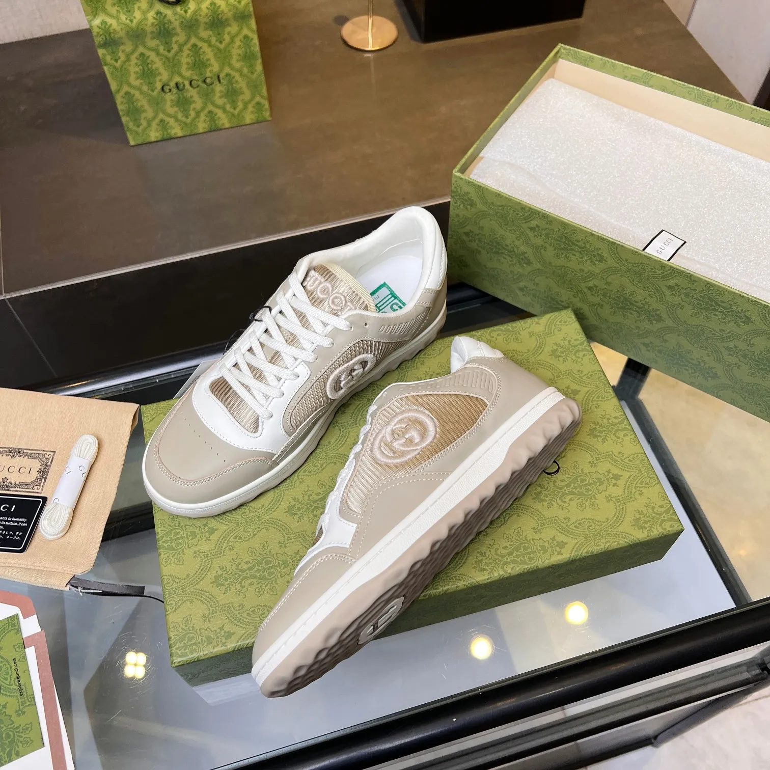👟👟Ex-factory price 520👟👟 Top version, full styling effect, instant sales of the common practice of soft treading in the market, 💣💣💣Gucci2023 early spring Gucci G home latest hot style MAC80 sports shoes couple style casual retro distressed dirty shoes small dirty shoes small white shoes🌸🌸🌸 original purchase and development Production Gucci MAC80 new hot-selling series. The exquisite and compact interlocking double G logo romantically interprets the aesthetic concept of this series. Made of off-white leather, ▪️Material: original customized imported first-layer cowhide ▪️Inner lining: original customized imported breathable mesh ▪️Outsole: original molded two-color TPU outsole ▪️Sole thickness: 3CM ▪️Size: women's 35-40 / men's 39-45